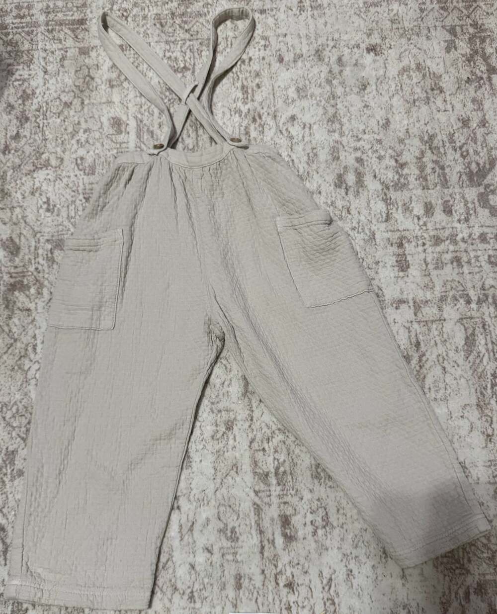 Size 4-5 Years
Zara Overalls Beige Textured Gauze Suspender Pants